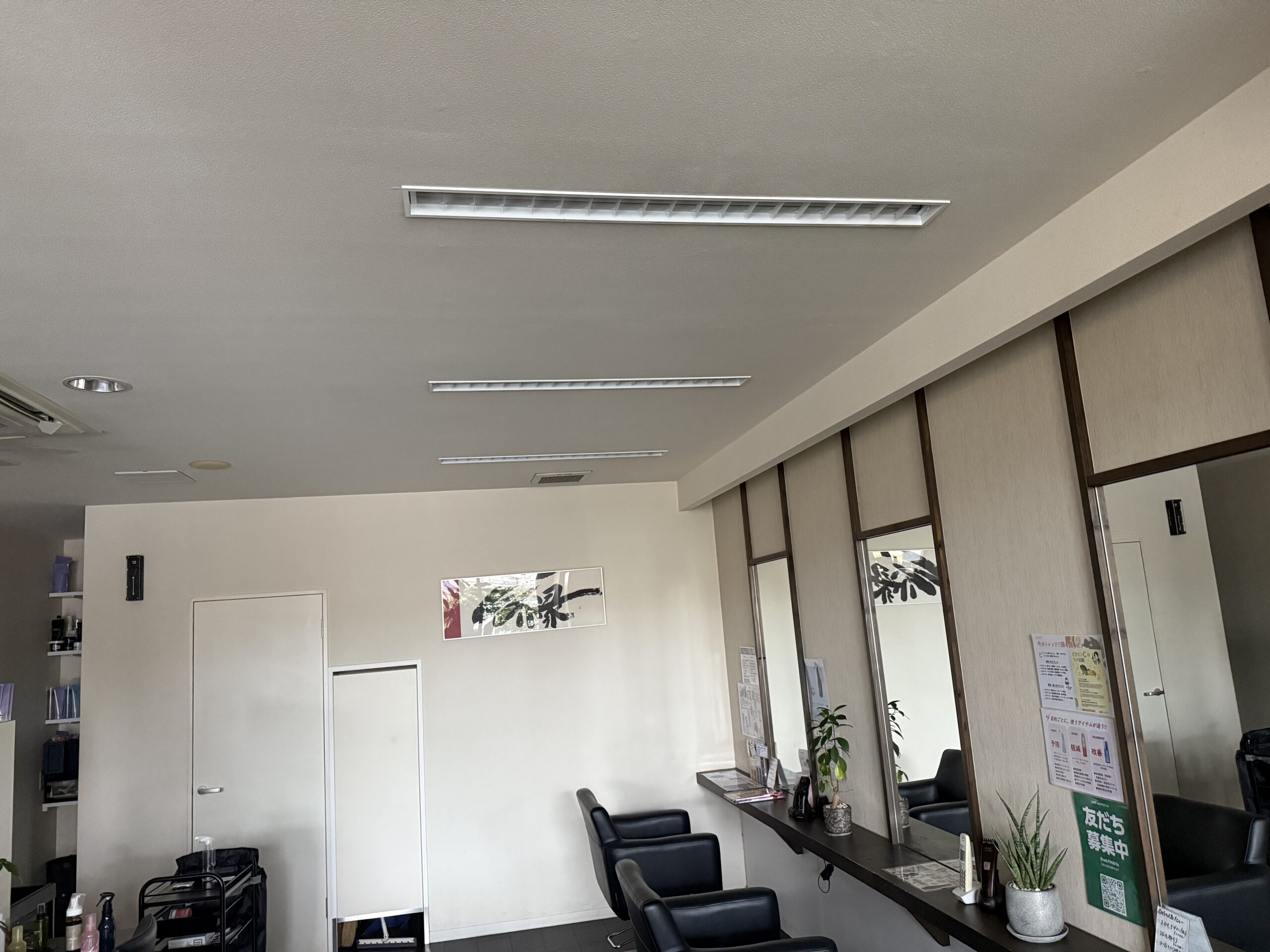 暗い店内、急な停電にてんやわんや💦